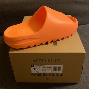 Yeezy Slides-Enflamed Orange